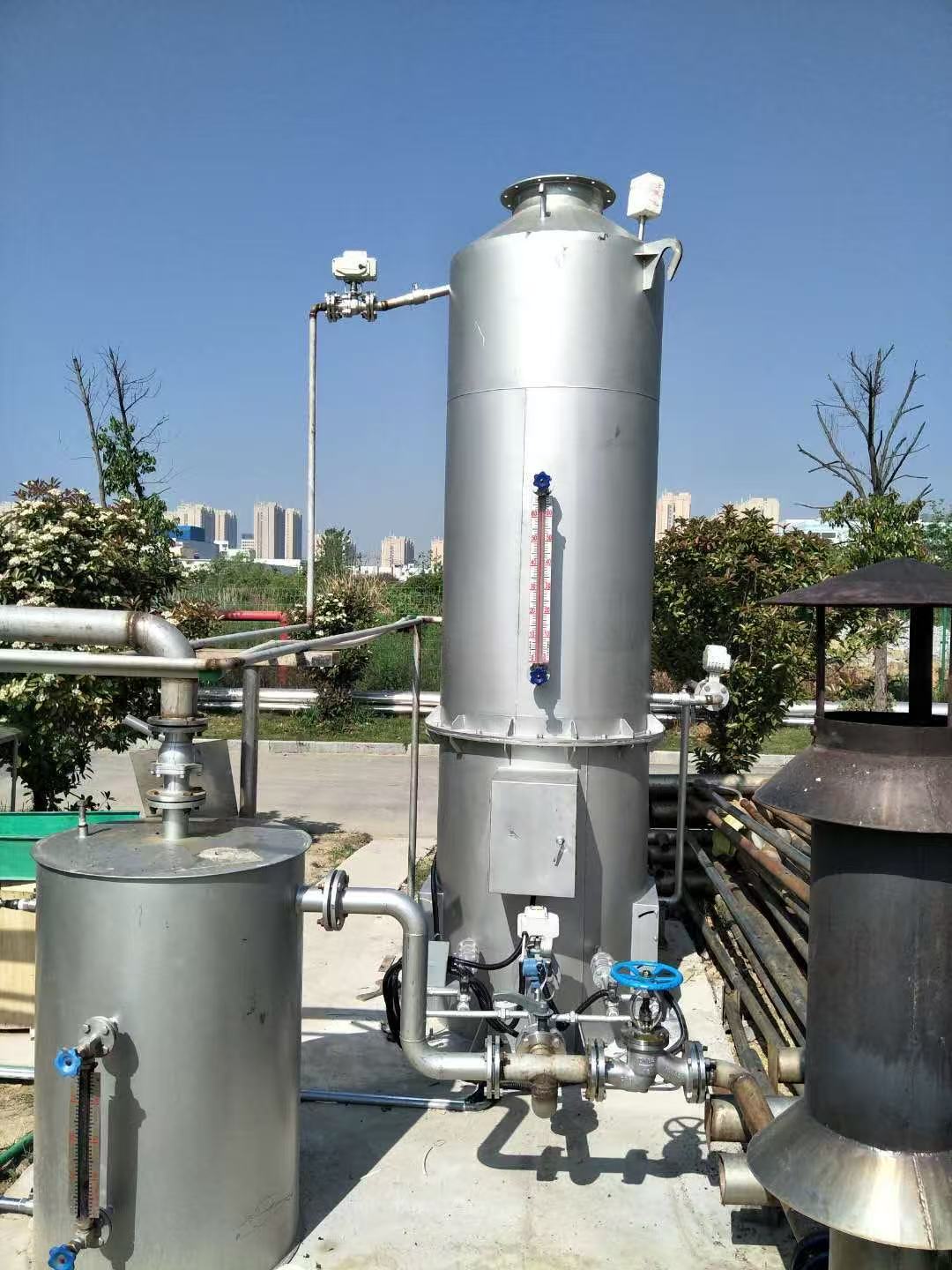 Stainless steel water-seal tank for a biogas line